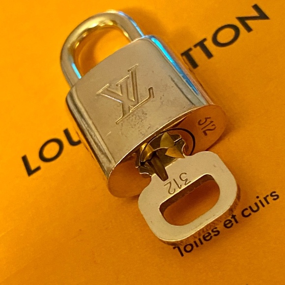 Louis Vuitton brass lock set with key #312 Authentic padlock NICE! - Picture 5 of 5